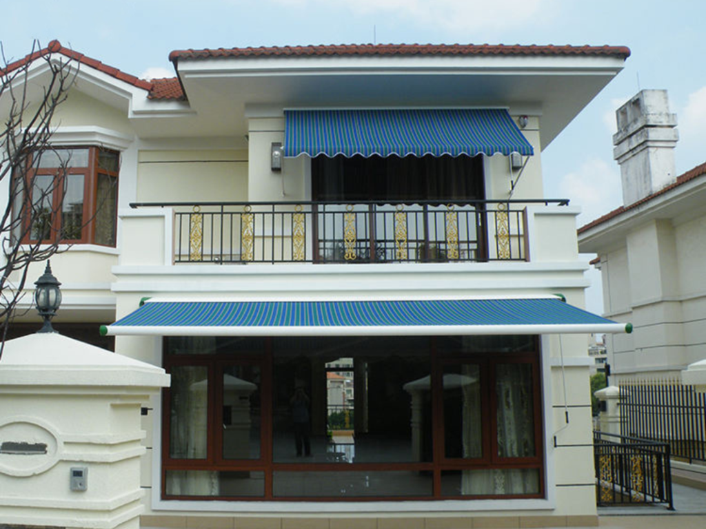 blue retractable awnings for balcony in Pune